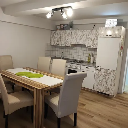 Planer Altstadtwohnung Mit Terrasse & Parkplatz *