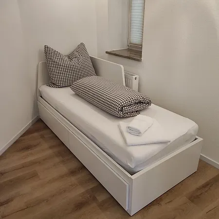 Planer Altstadtwohnung Mit Terrasse & Parkplatz 아파트