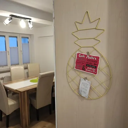 Planer Altstadtwohnung Mit Terrasse & Parkplatz ממינגן