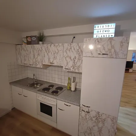 Planer Altstadtwohnung Mit Terrasse & Parkplatz Apartment