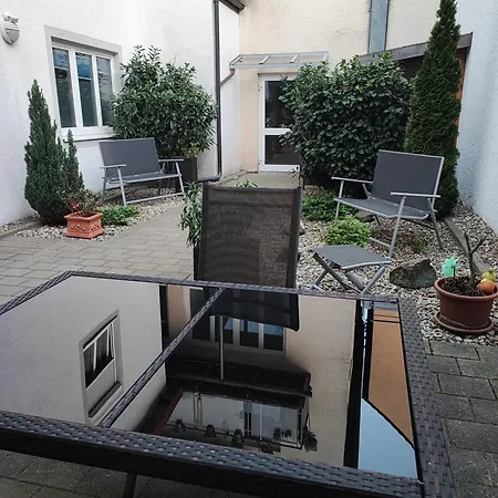 Planer Altstadtwohnung Mit Terrasse & Parkplatz *