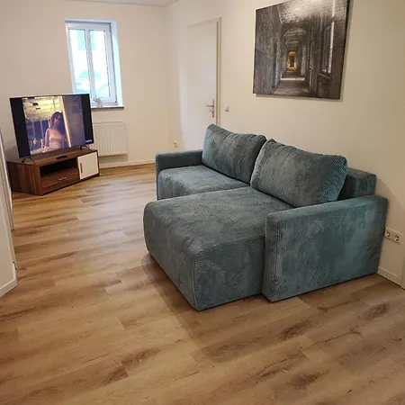 Planer Altstadtwohnung Mit Terrasse & Parkplatz Apartman