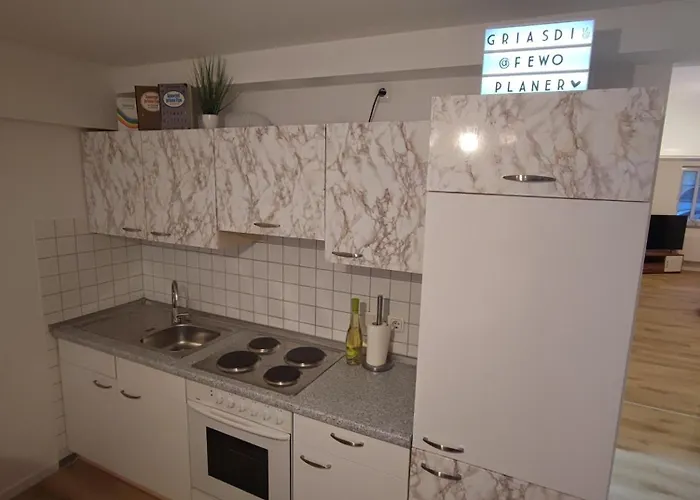 Planer Altstadtwohnung Mit Terrasse & Parkplatz Διαμέρισμα