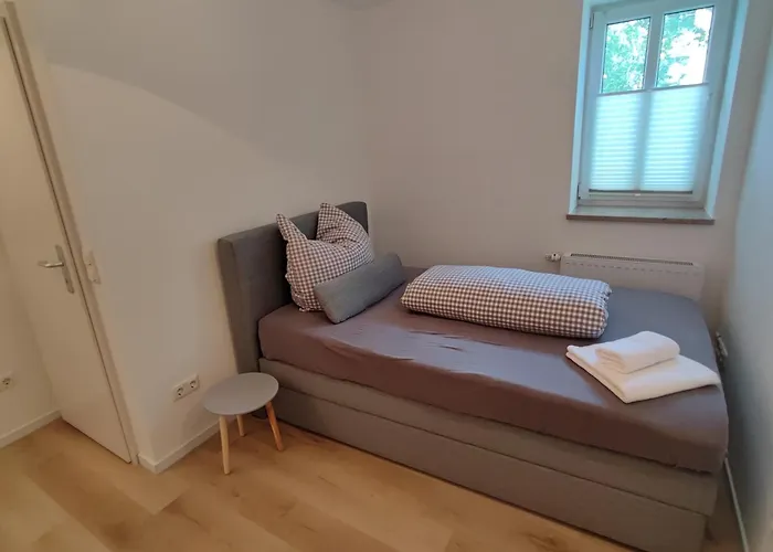 Planer Altstadtwohnung Mit Terrasse & Parkplatz Διαμέρισμα